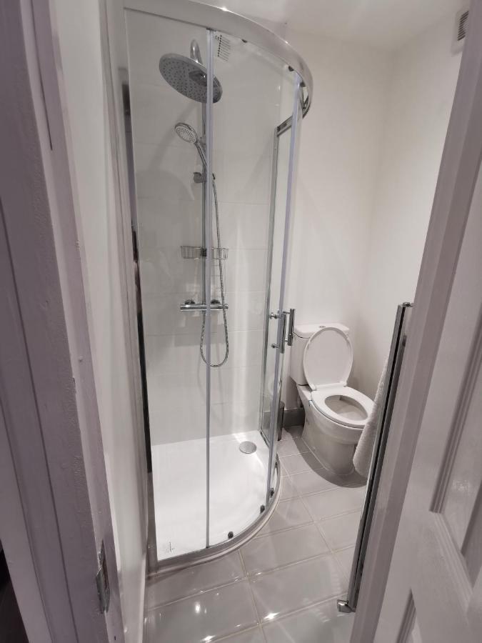 Studio Self Contained Double Bedroom Apartamento