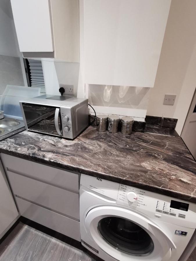 Studio Self Contained Double Bedroom Apartamento Londres
