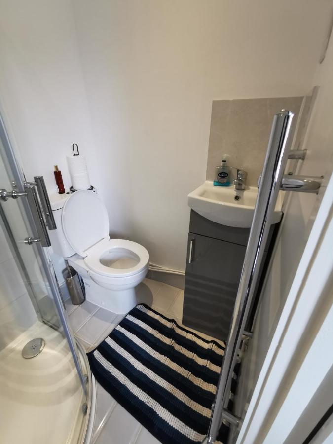 Studio Self Contained Double Bedroom Apartamento Londres